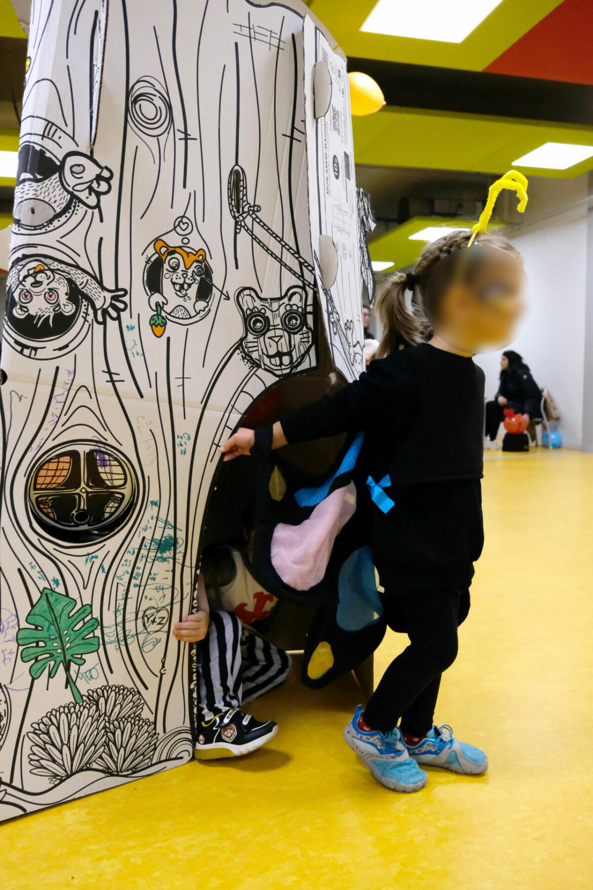 l'arbre à colorier cabane