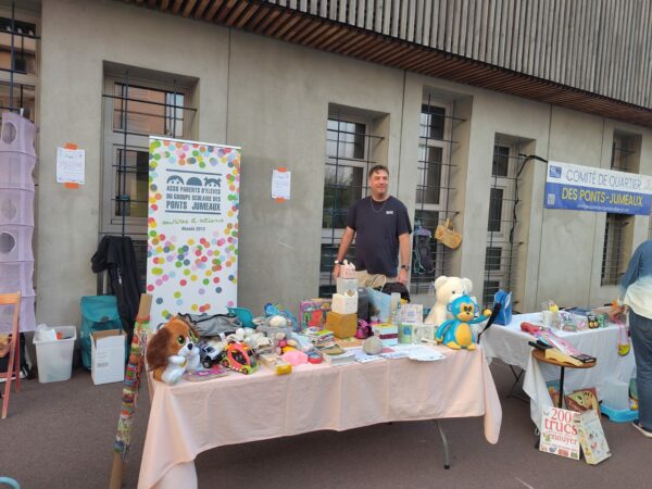 Stand solidaire au vide Grenier !